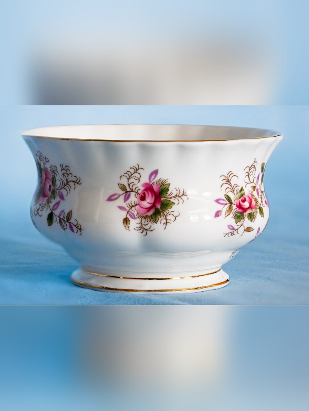 Beautiful Royal Albert Lavender Rose Sugarbowl. Made In England!Mint